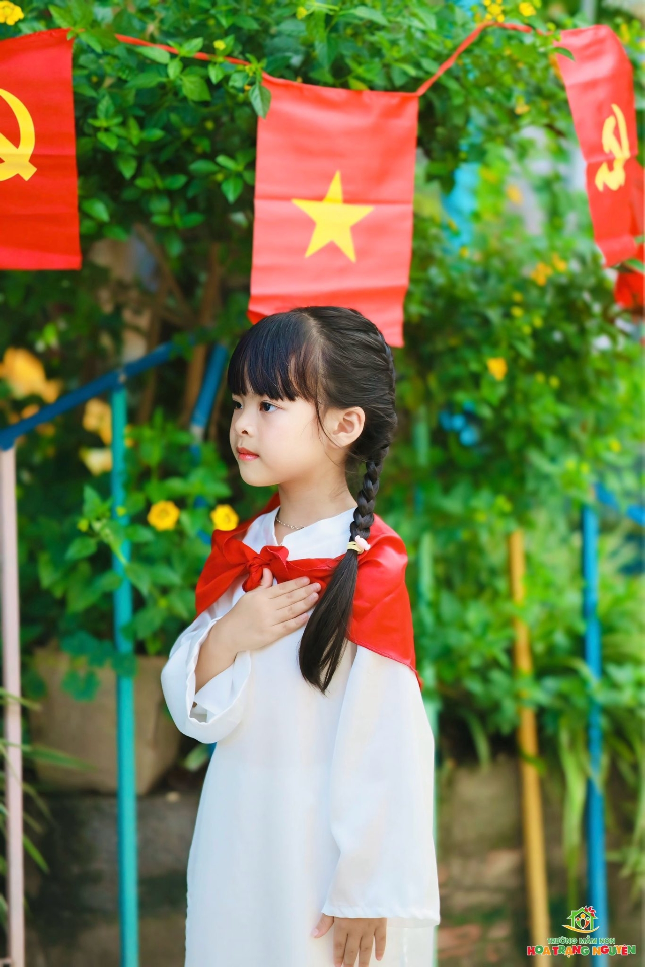 Rực rỡ sắc đỏ tự hào Việt Nam tại Hoa Trạng Nguyên